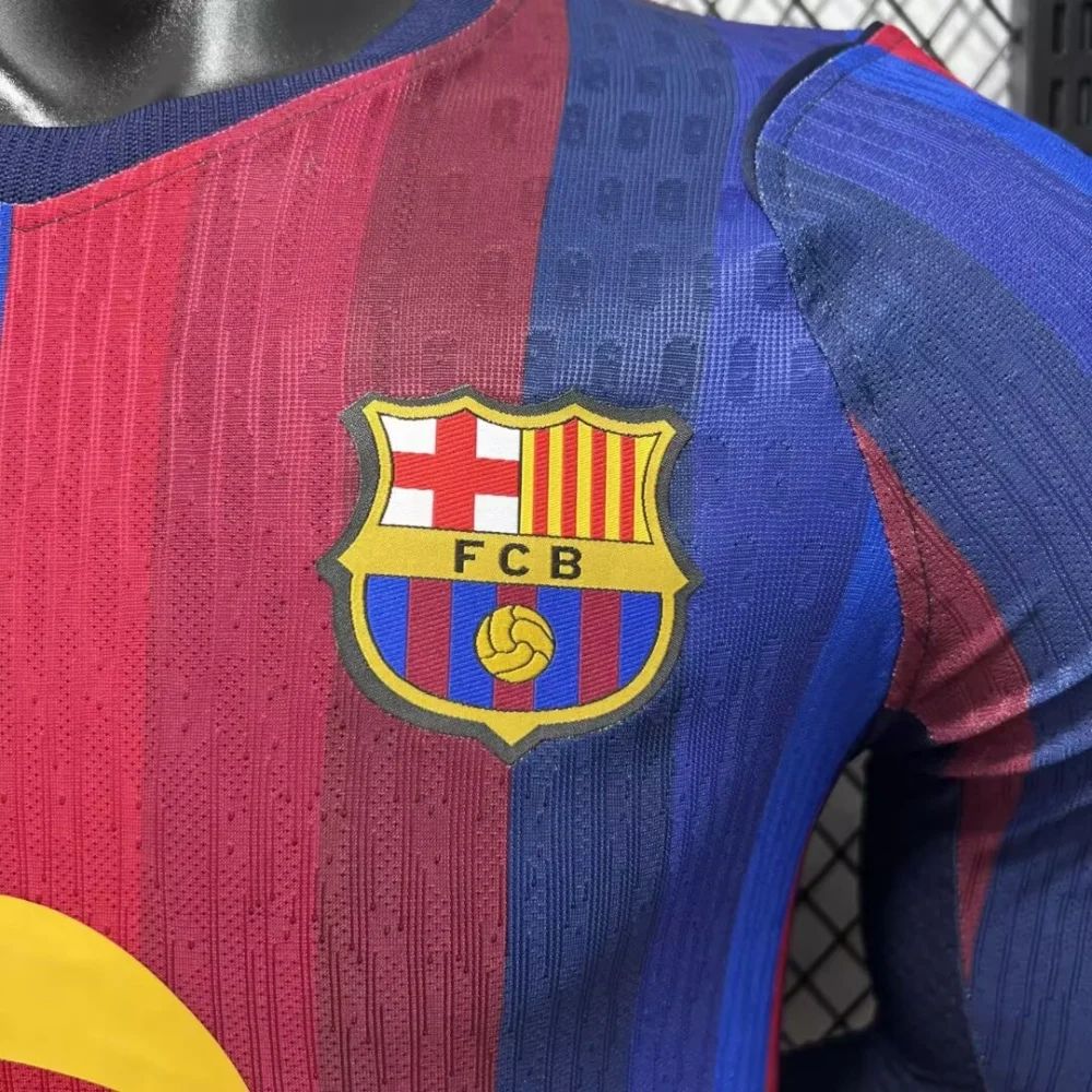 Maillot FC Barcelone 2026/27 domicile manches longues · Joueur (Player) — Détail photographique du modèle