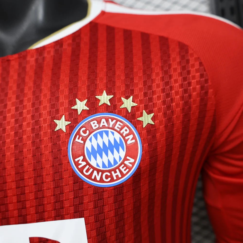 Maillot Bayern Munich 2026/27 domicile manches longues · Joueur (Player) — Détail photographique du modèle
