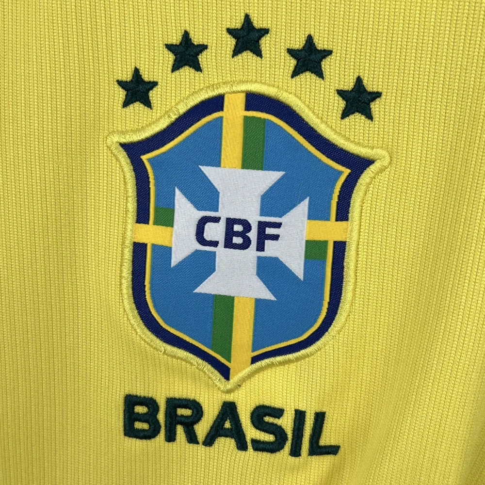 Brésil 2026 · Maillot domicile · Supporter — Écusson et étoiles