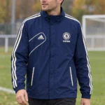 Veste Chelsea 2012/13 bleu marine · Adulte — Le modèle porté au bord du terrain