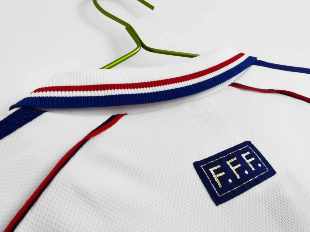 Maillot France 1998 extérieur · Rétro — Détail du col au dos
