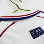Maillot France 1998 extérieur · Rétro — Détail du col au dos
