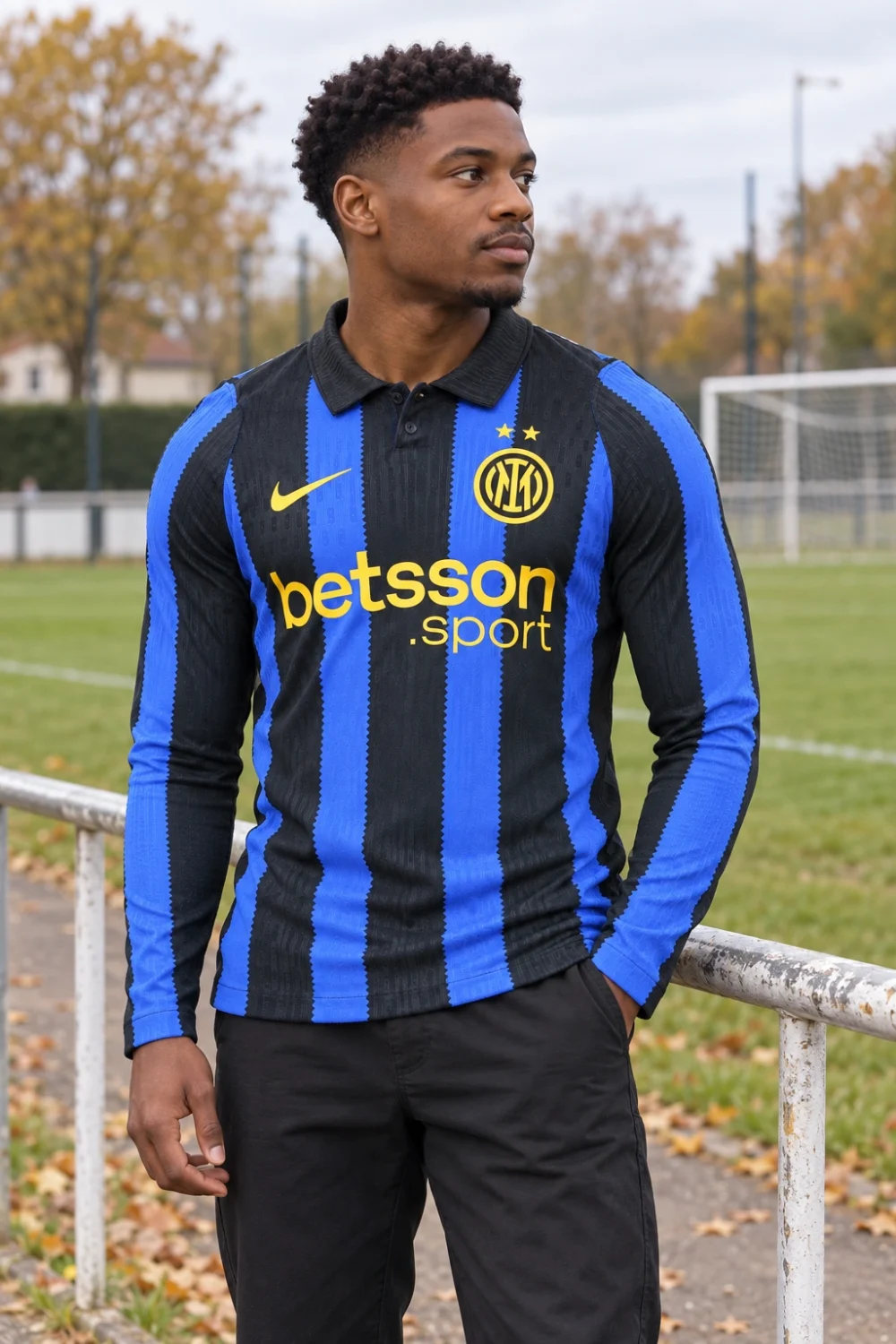 Maillot Inter Milan 2026/27 domicile manches longues · Joueur (Player) — Le modèle porté au bord du terrain