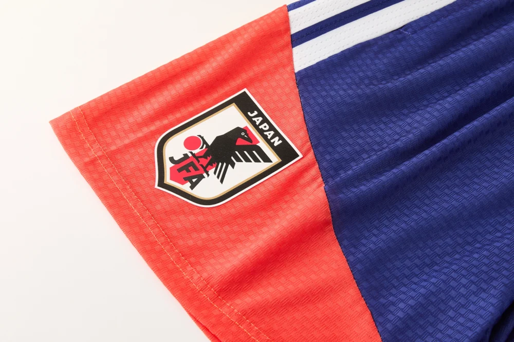 Ensemble d’entraînement Japon bleu et rouge · Adulte — Finition du short