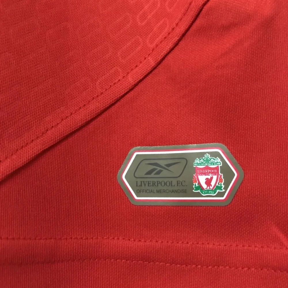 Maillot Liverpool 2004/05 domicile · Rétro — Détail photographique du modèle