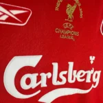 Maillot Liverpool 2004/05 domicile finale rétro manches longues · Rétro — Détail photographique de cette version