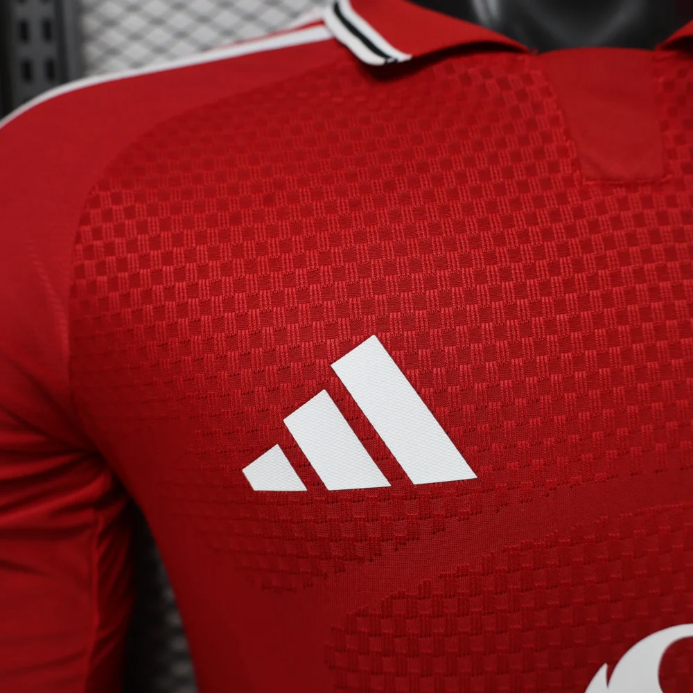 Maillot Manchester United 2026/27 domicile manches longues · Joueur (Player) — Détail photographique du modèle