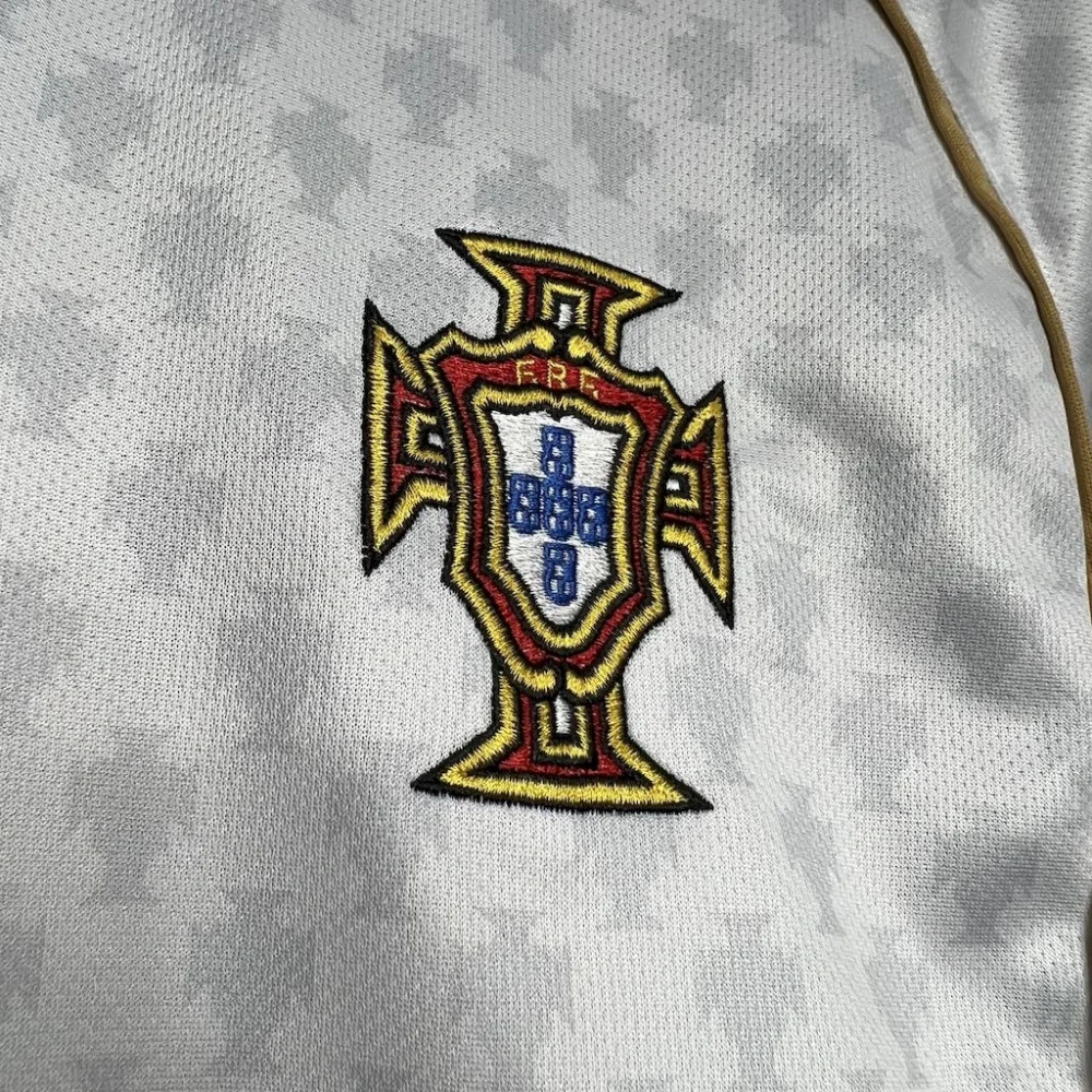 Maillot Portugal 2004 extérieur · Rétro — Détail photographique du modèle