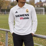 Maillot Real Madrid 2002/03 domicile manches longues · Rétro — Le modèle porté au bord du terrain