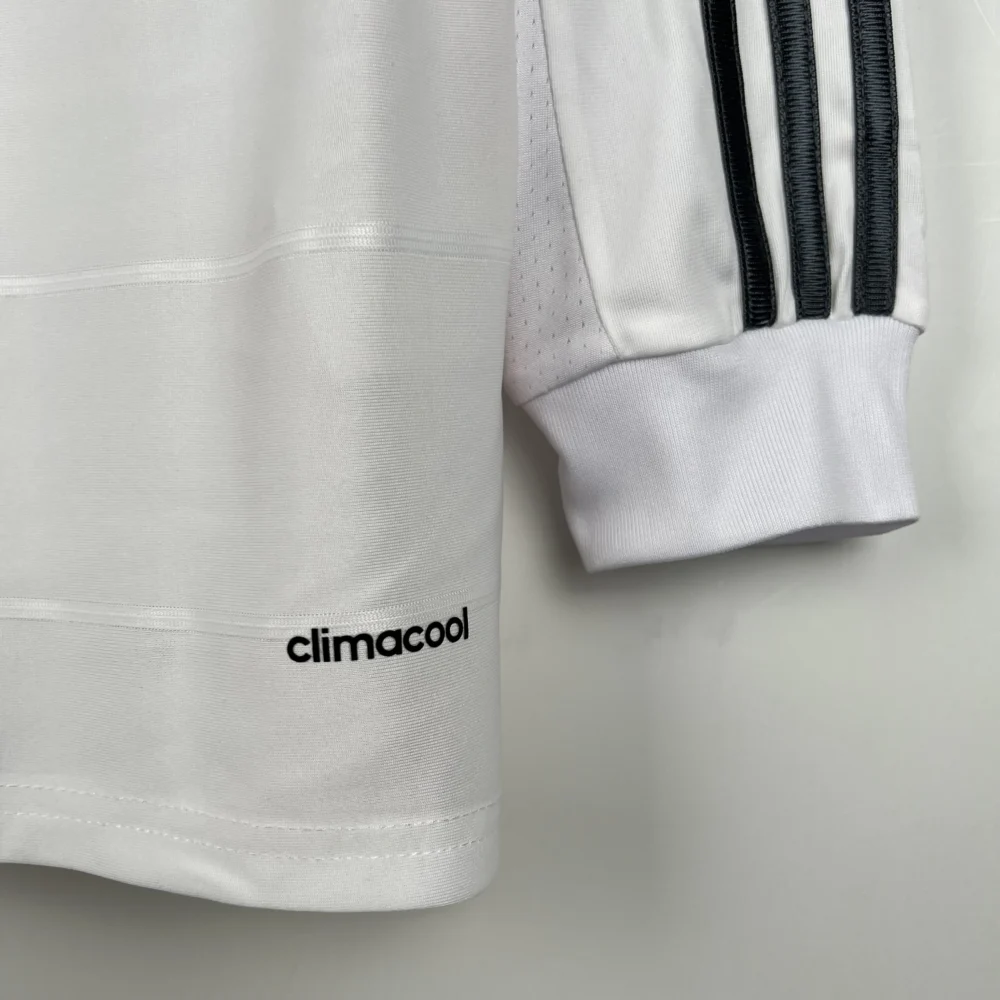 Maillot Real Madrid 2013/14 domicile manches longues · Rétro — Détail photographique du modèle