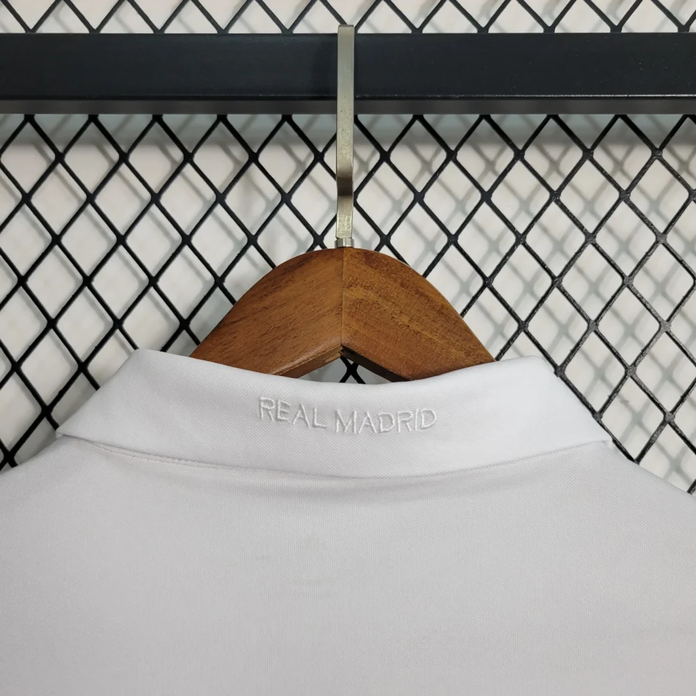 Maillot Real Madrid 2016/17 domicile manches longues · Rétro — Détail photographique du modèle